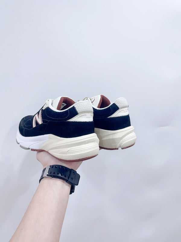 Sneaker LP x NB 990v6 45mm in pelle di vitello scamosciata blu scuro e tessuto a rete