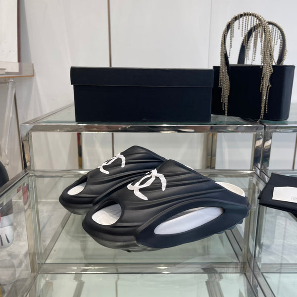 CC Slippers Black and White Foam 204131
