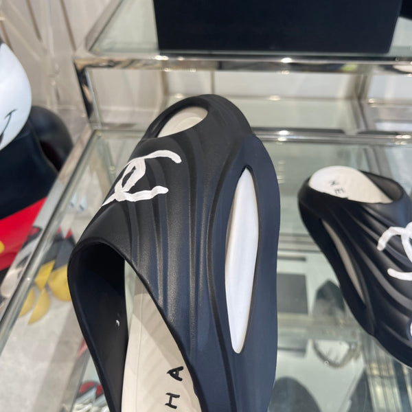 CC Slippers Black and White Foam 204131
