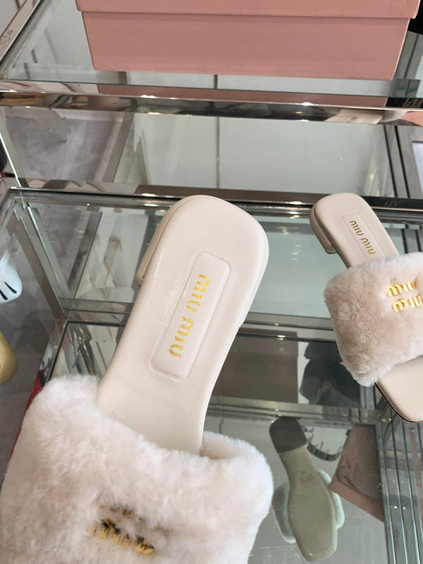 Miu Slippers Beige Super Soft Wool