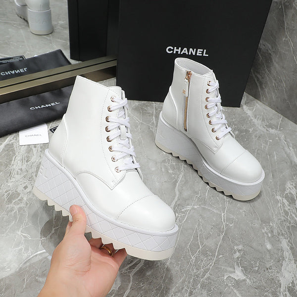 CC 24 Interlocking Logo Combat Boots 100mm White Lambskin 432650