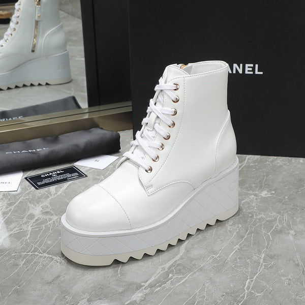 CC 24 Interlocking Logo Combat Boots 100mm White Lambskin 432650