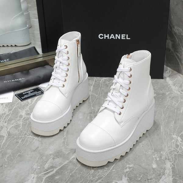 CC 24 Interlocking Logo Combat Boots 100mm White Lambskin 432650