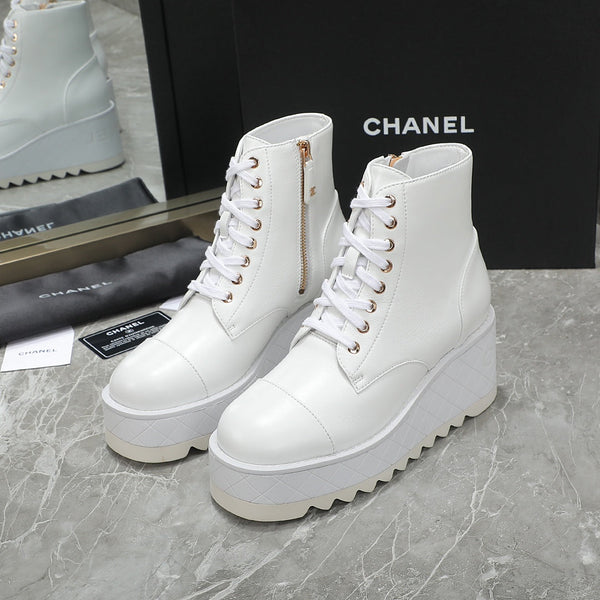 CC 24 Interlocking Logo Combat Boots 100mm White Lambskin 432650