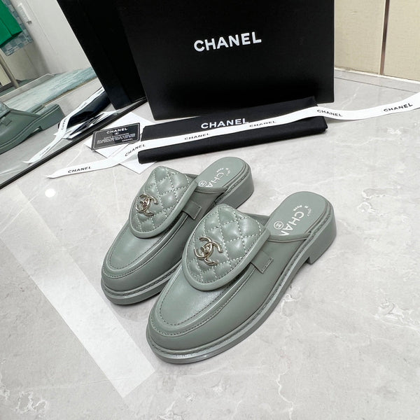 CC Mule in pelle di vitello trapuntata grigia