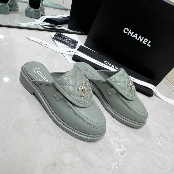 CC Mule in pelle di vitello trapuntata grigia