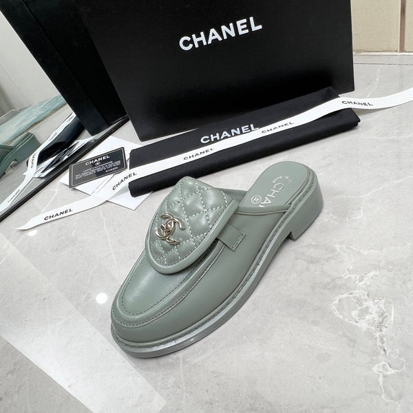 CC Mule in pelle di vitello trapuntata grigia