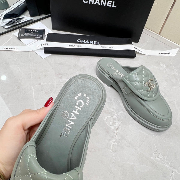 CC Mule in pelle di vitello trapuntata grigia