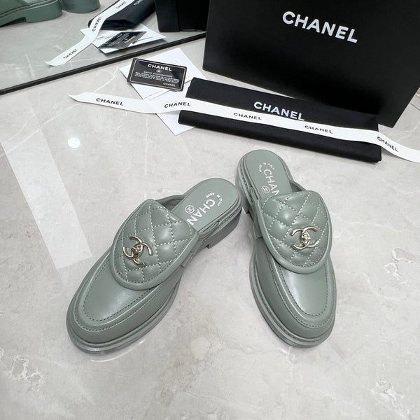 CC Mule in pelle di vitello trapuntata grigia