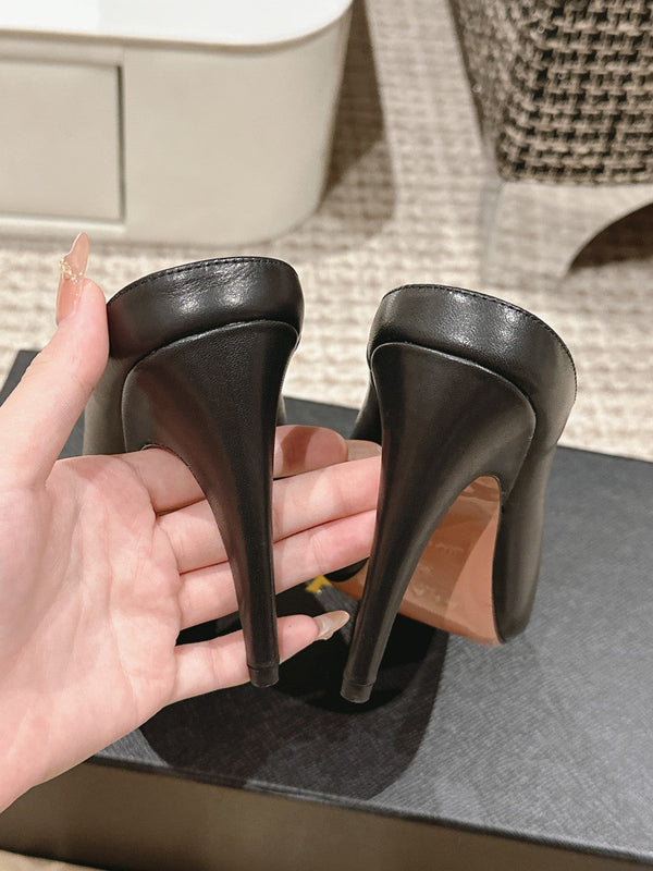 MULES GIOIELLO ALAIA SPIKE IN PELLE DI VITELLO NERA