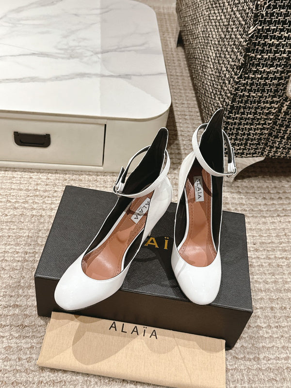 ALAIA ROUND-TOE HIGH HEELS 10 CM IN WHITE CALFSKIN