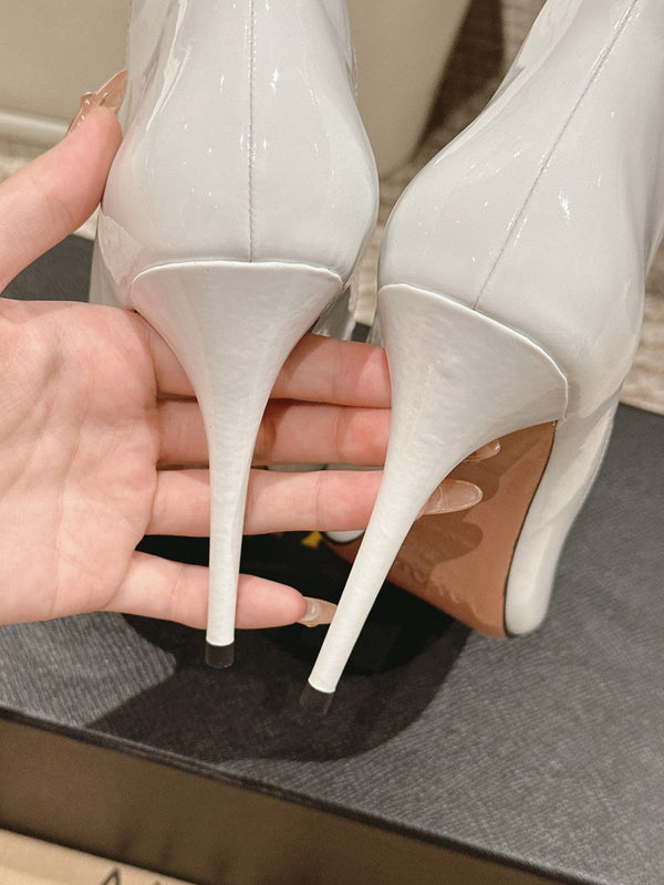 ALAIA ROUND-TOE HIGH HEELS 10 CM IN WHITE CALFSKIN