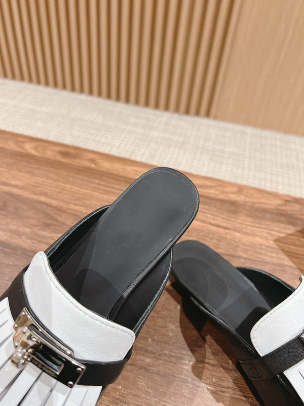 OZ Mule con frange nere/bianche