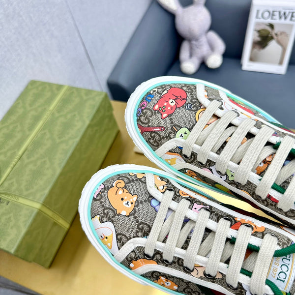 GG TENNIS 1977 TRAINER CANVAS WITH ANIMALS MOTIF