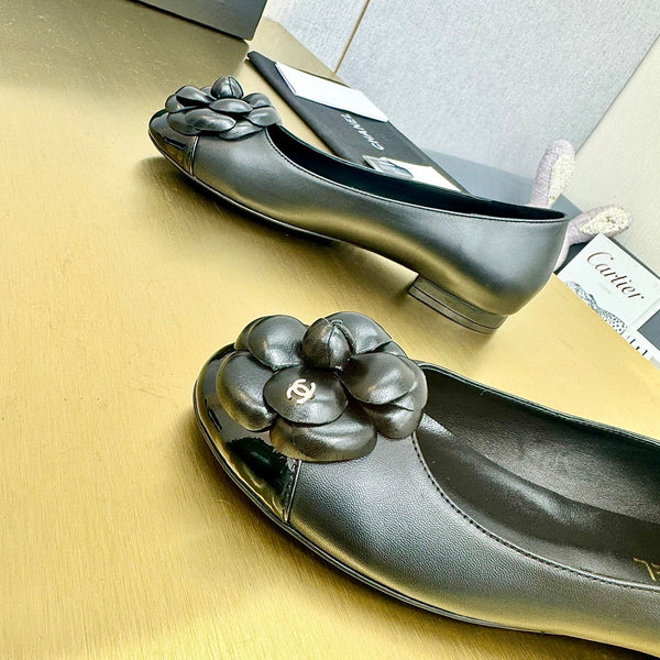 CC 25P Ballet Flat Flower Black Calfskin Patent Calfskin