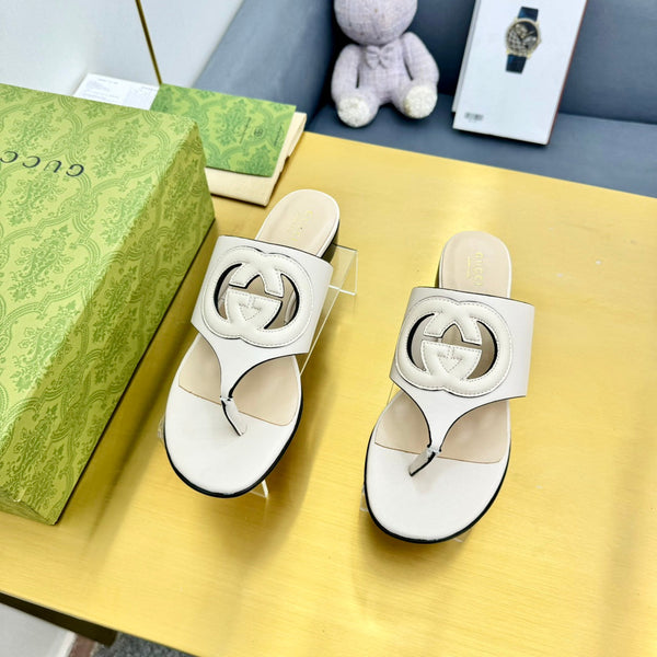 BLONDIE THONG SANDAL IN WHITE LAMBSKIN