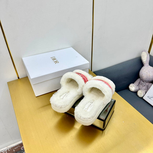 CD Dway Slide In White Mix Red Wool Fleece Lining And Canvas Fabric 111085