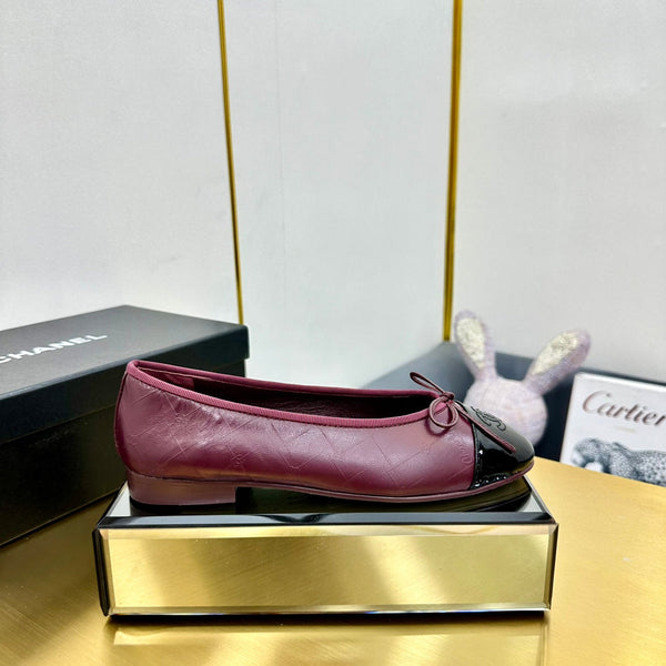 cc ballet flats in burgundy lambskin and black patent calfskin 137424