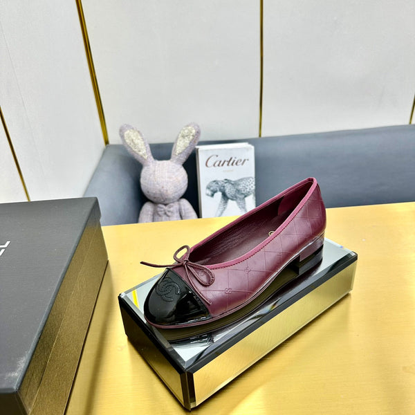 cc ballet flats in burgundy lambskin and black patent calfskin 137424