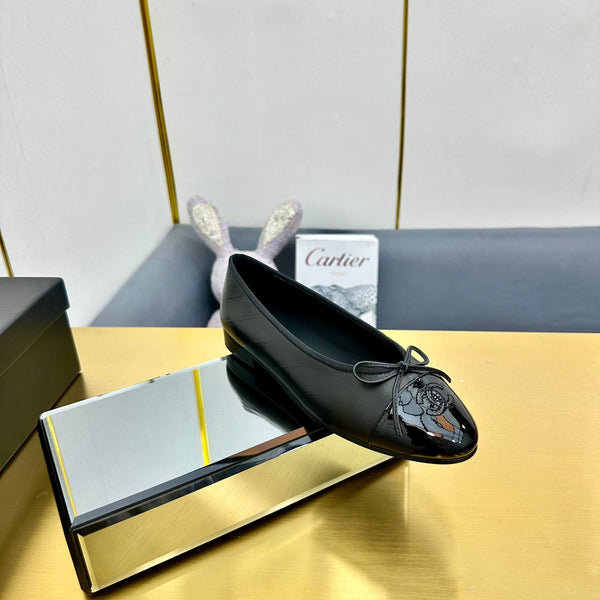 cc ballet flats in black lambskin and black patent calfskin 137426