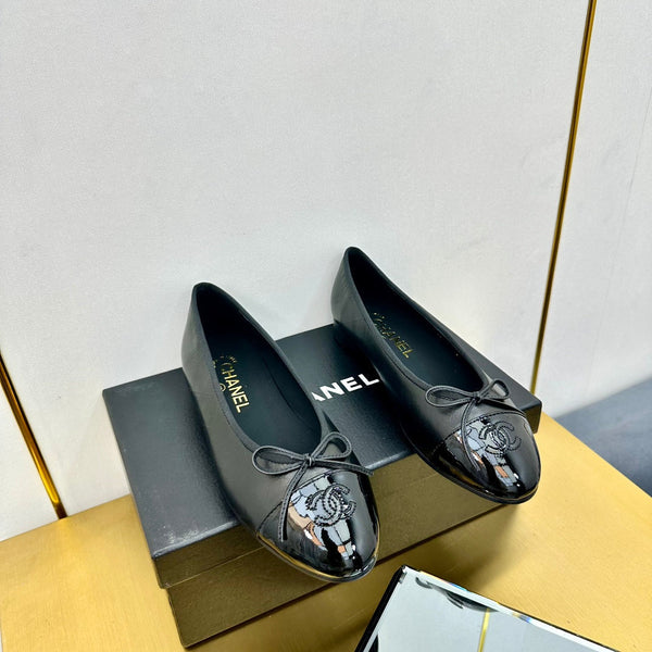 cc ballet flats in black lambskin and black patent calfskin 137426