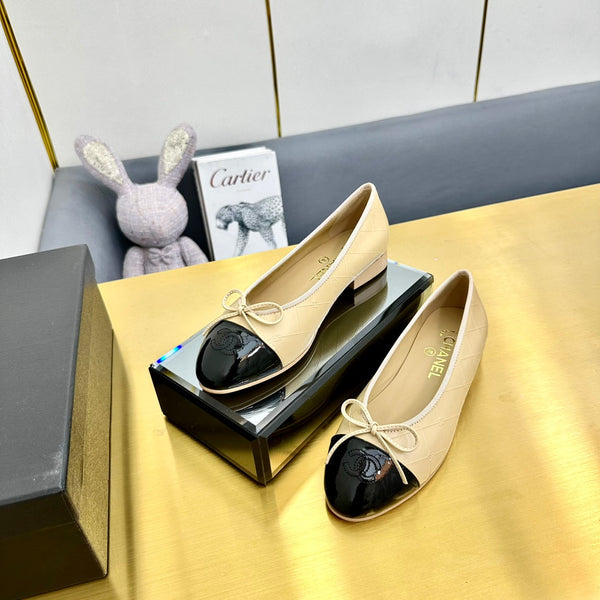 cc ballet flats in beige lambskin and black patent calfskin 137428