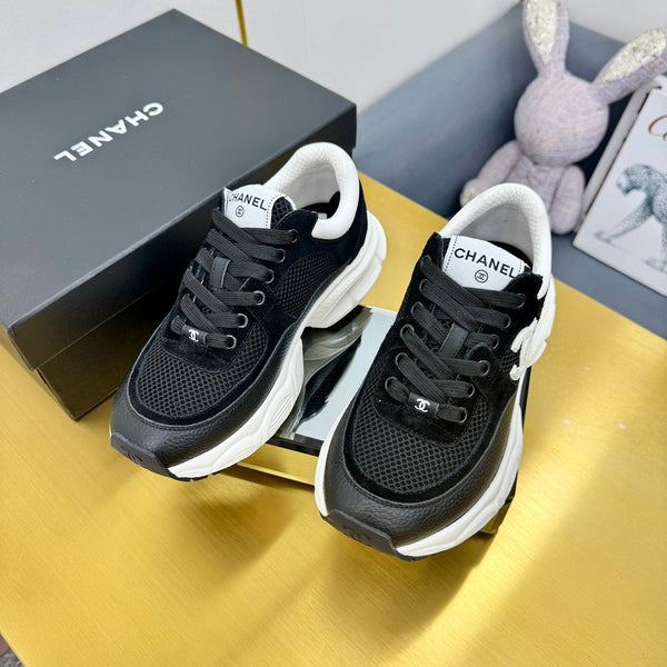 SNEAKER IN BLACK WITH WHITE LOGO CALFSKIN AND MESH