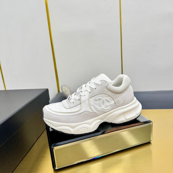 SNEAKER IN PALE GRAY SUEDE AND MESH