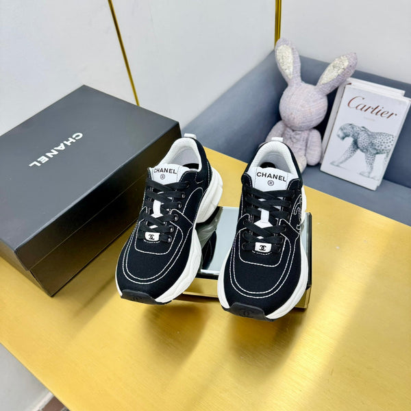 SNEAKER IN BLACK MIX WHITE BREATHABLE FABRIC