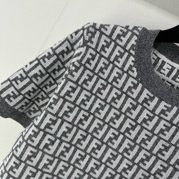 Fendi 25 Knitted Round Neck Short Sleeves Gray Wool F155