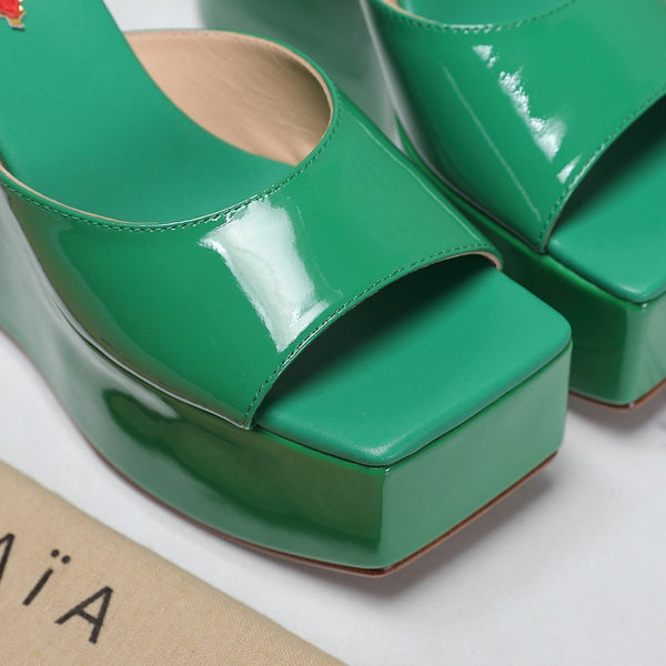 ZEPPA ALAIA CON PLATEAU IN PELLE DI AGNELLO VERDE FRESCO CON CUORE ROSSO