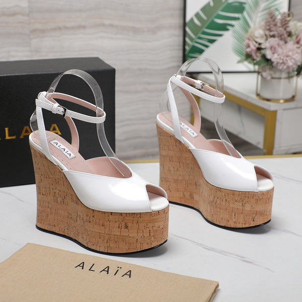 SANDALO ALAIA CON ZEPPA IN VITELLO BIANCO LUCIDO E GOMMA BEIGE