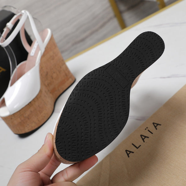 SANDALO ALAIA CON ZEPPA IN VITELLO BIANCO LUCIDO E GOMMA BEIGE