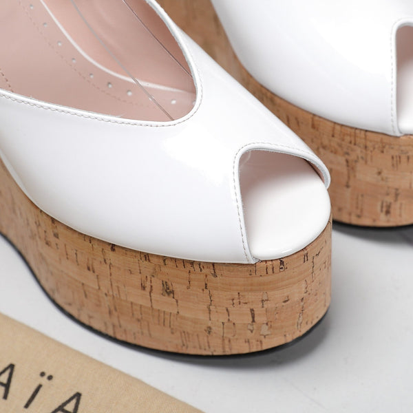 SANDALO ALAIA CON ZEPPA IN VITELLO BIANCO LUCIDO E GOMMA BEIGE