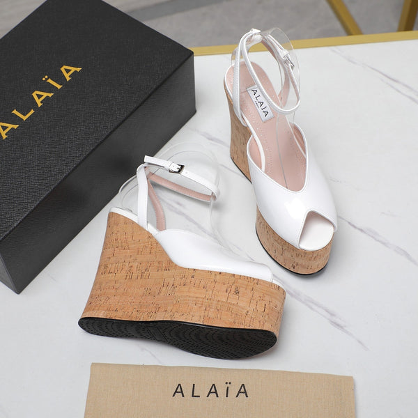 SANDALO ALAIA CON ZEPPA IN VITELLO BIANCO LUCIDO E GOMMA BEIGE
