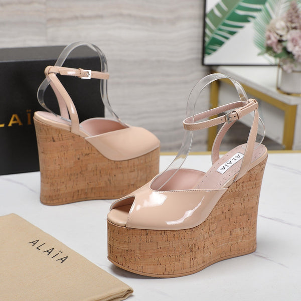SANDALO ALAIA CON ZEPPA IN PELLE DI VITELLO LUCIDA BEIGE TAN E GOMMA BEIGE