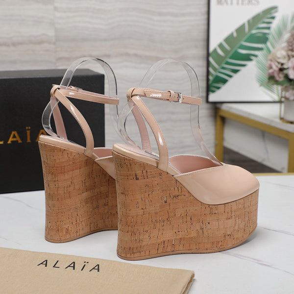 SANDALO ALAIA CON ZEPPA IN PELLE DI VITELLO LUCIDA BEIGE TAN E GOMMA BEIGE