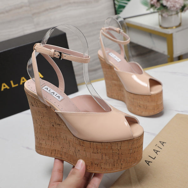 SANDALO ALAIA CON ZEPPA IN PELLE DI VITELLO LUCIDA BEIGE TAN E GOMMA BEIGE