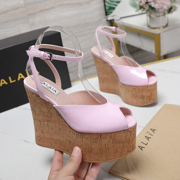 SANDALO ALAIA CON ZEPPA IN VITELLO LUCIDO ROSA E GOMMA BEIGE