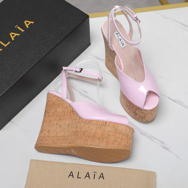 SANDALO ALAIA CON ZEPPA IN VITELLO LUCIDO ROSA E GOMMA BEIGE