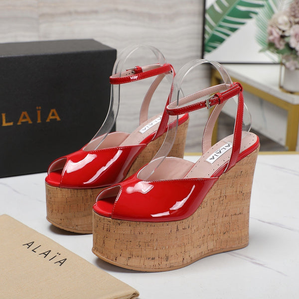 SANDALO ALAIA CON ZEPPA IN VITELLO LUCIDO ROSSO CREMISANO E GOMMA BEIGE
