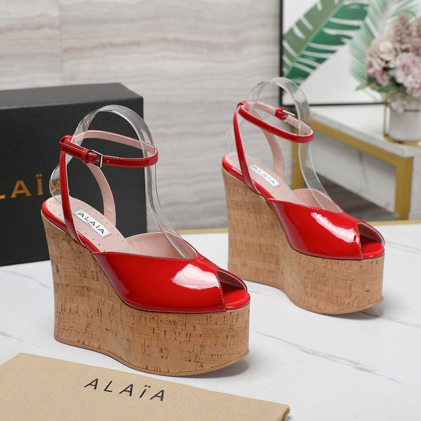 SANDALO ALAIA CON ZEPPA IN VITELLO LUCIDO ROSSO CREMISANO E GOMMA BEIGE