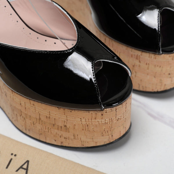 SANDALO ALAIA CON ZEPPA IN VITELLO NERO LUCIDO E GOMMA BEIGE