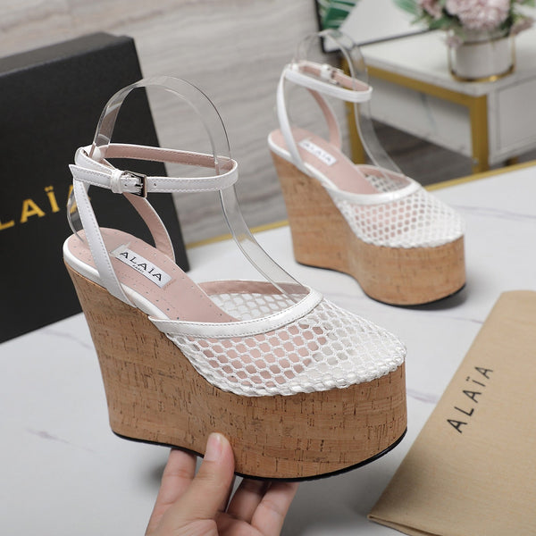 SANDALO ALAIA CON ZEPPA IN RETE BIANCA E GOMMA BEIGE