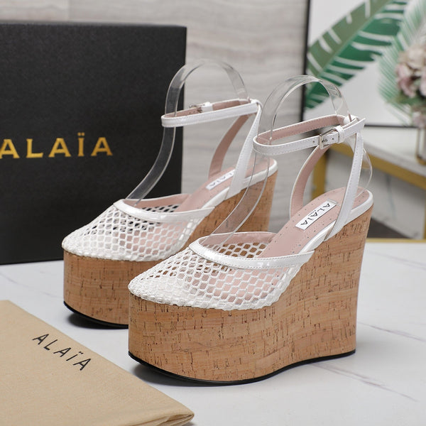 SANDALO ALAIA CON ZEPPA IN RETE BIANCA E GOMMA BEIGE