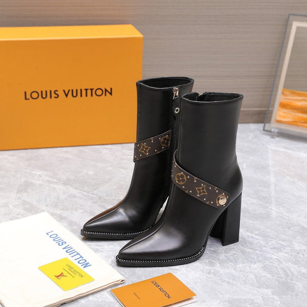 LV x Silhouette V-heel Pointed Toe Knight Boots 95mm Black Sheepskin 425683