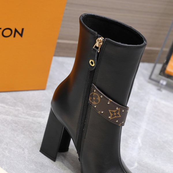 LV x Silhouette V-heel Pointed Toe Knight Boots 95mm Black Sheepskin 425683