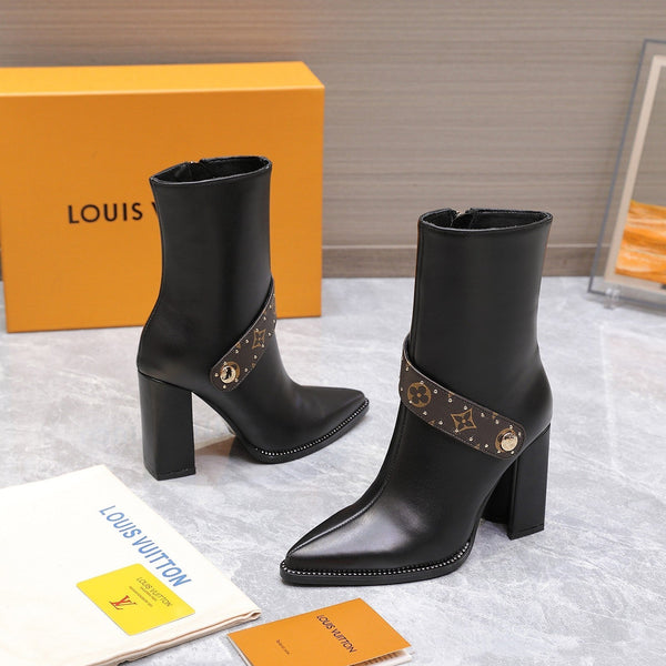 LV x Silhouette V-heel Pointed Toe Knight Boots 95mm Black Sheepskin 425683