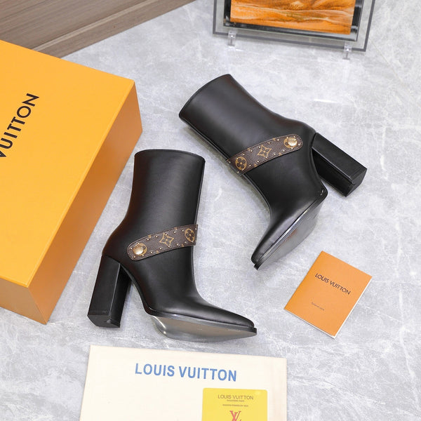 LV x Silhouette V-heel Pointed Toe Knight Boots 95mm Black Sheepskin 425683