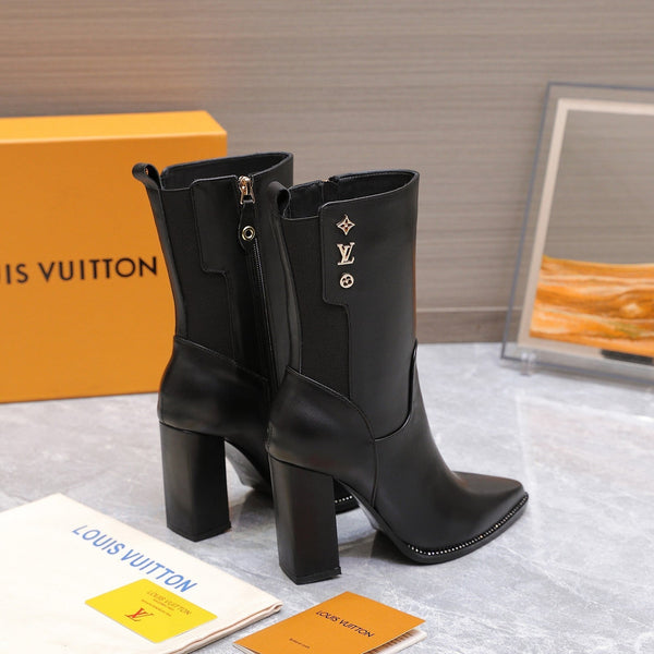 LVx Silhouette Logo Stud Ankle Boot 95mm Black Leather 425687